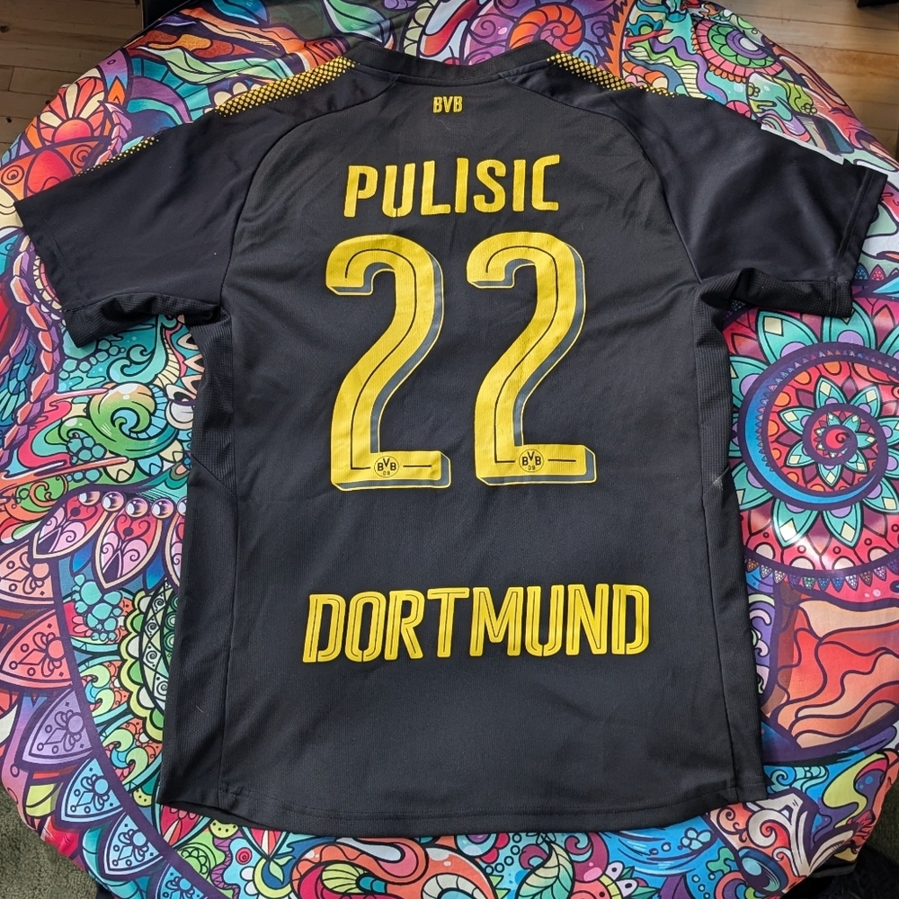 PUMA Evonik Borussia Dortmund Pulisic #22 Jersey Kit Size Small Black Yellow